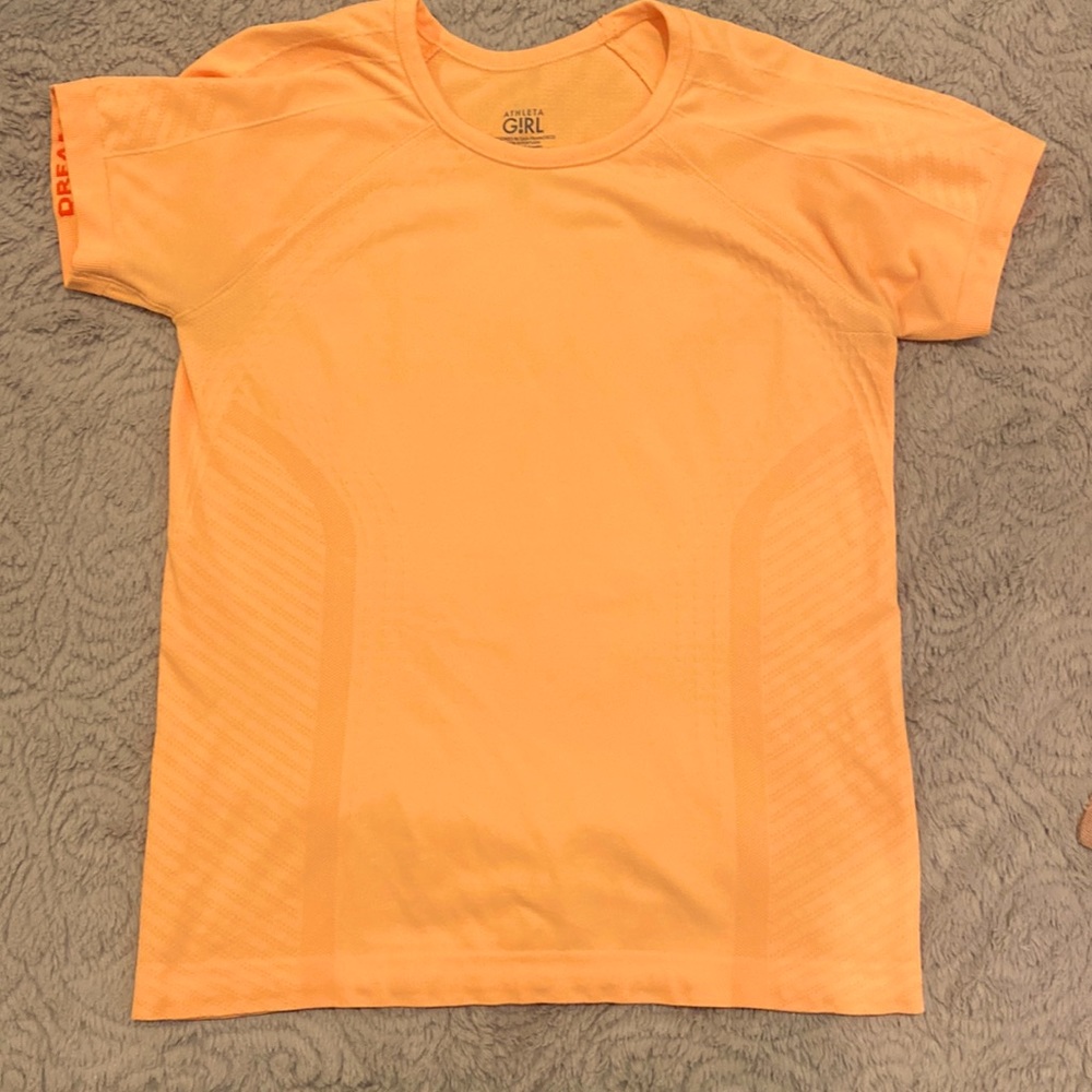 Athleta girls Power Up Tee size medium (8-10).